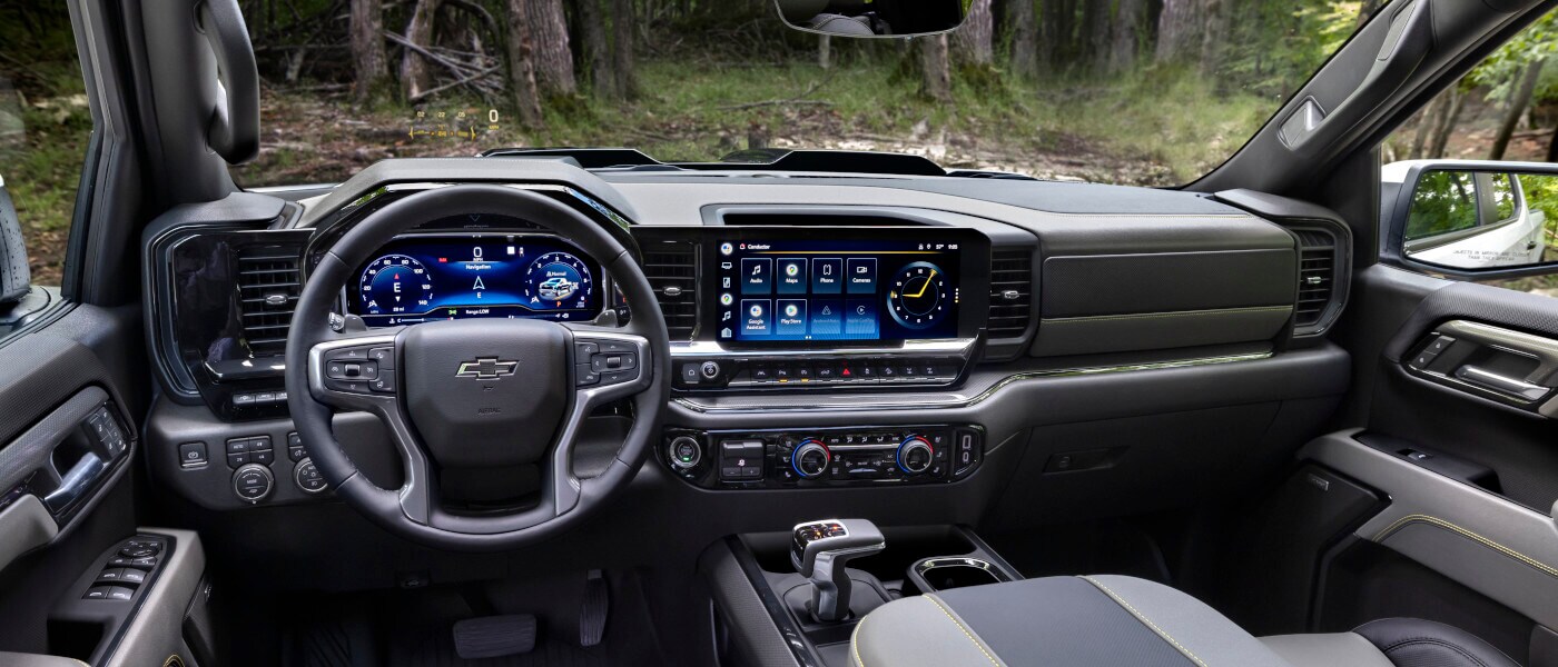 2026Chevy-Silverado1500-InteriorFrontDashboardAndInfotainmentSystem