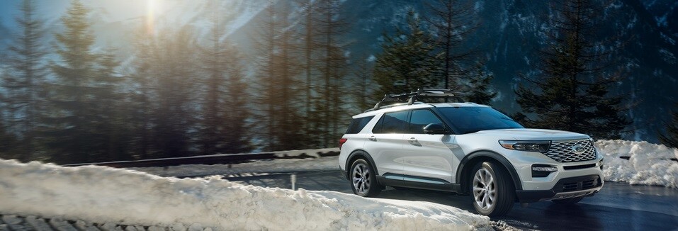 2022-Ford-Explorer-Platinum-SUV-L01.jpeg