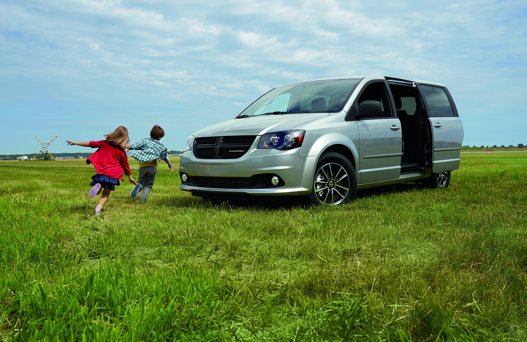 2017-Dodge-Grand-Caravan-SXT-PLUS-Van-L03.png