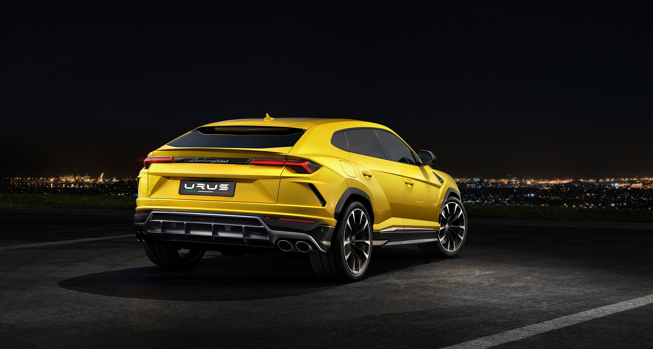 Night-Yellow-rear-493262_2250.jpg