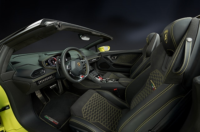 Huracan-RWD-Spyd-interior-4.jpg
