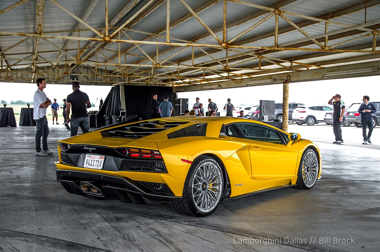 Aventador-S-Drive-092517_11.jpg