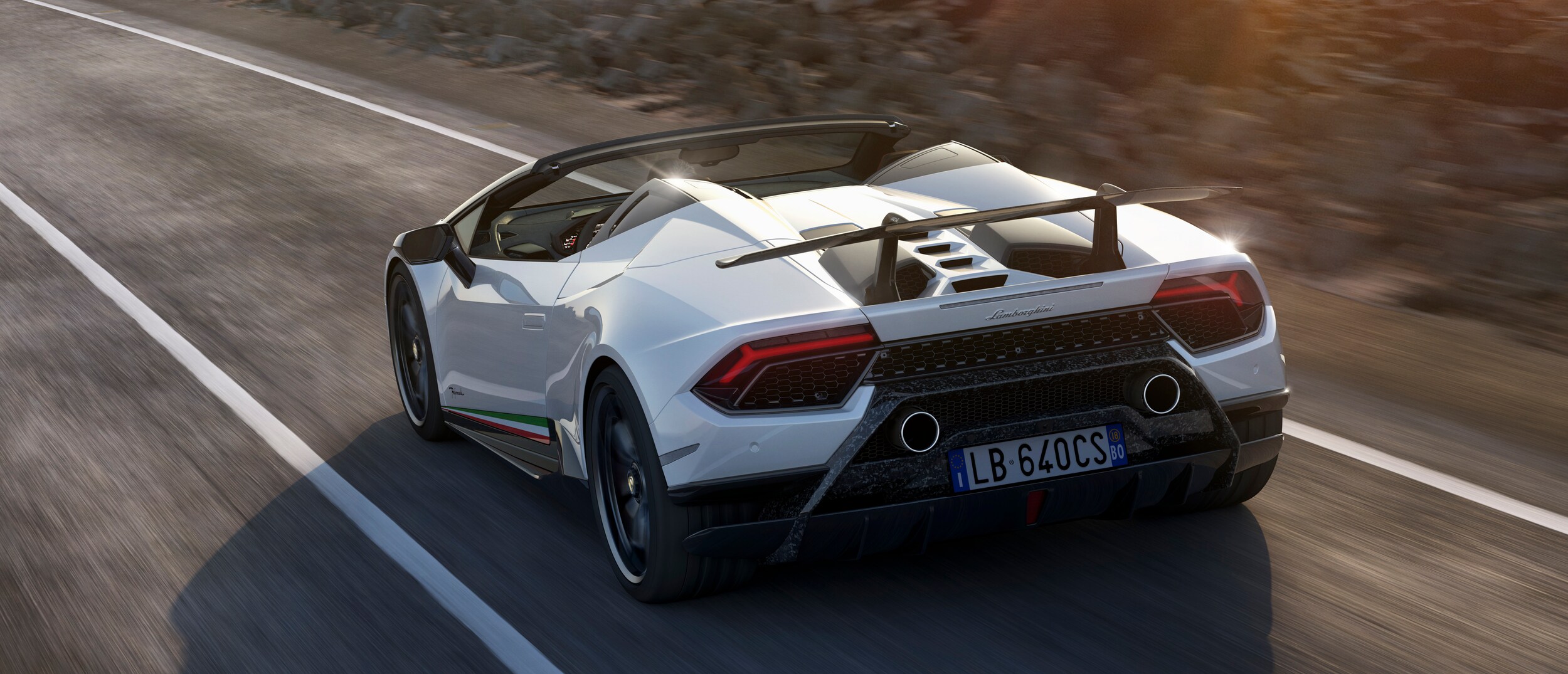 07-Huracan-Perf-Spyd-Env.jpg