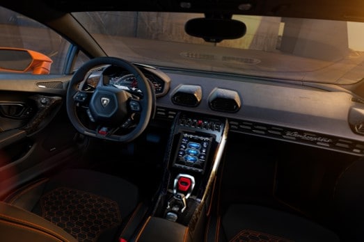Huracan Evo Cockpit.jpg