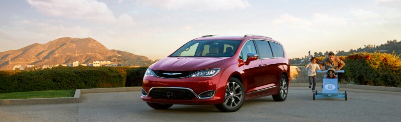 2017-Chrysler-Pacifica-Limited-Platinum-Van-L01.png