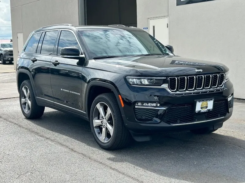 2025 Grand Cherokee Exterior
