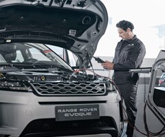 Land Rover Technicians.png