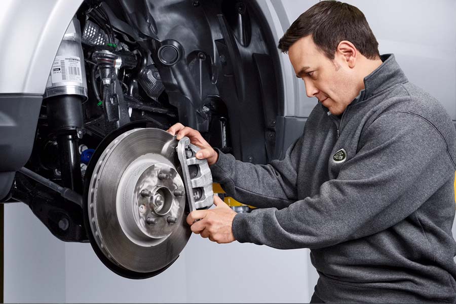 Land Rover Technicians