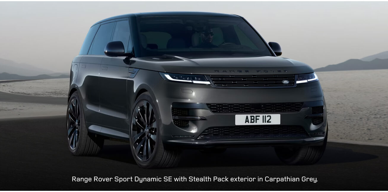 Three-quarter front view of a Range Rover Sport Dynamic SE with Stealth Pack in Carpathian Grey Satin.