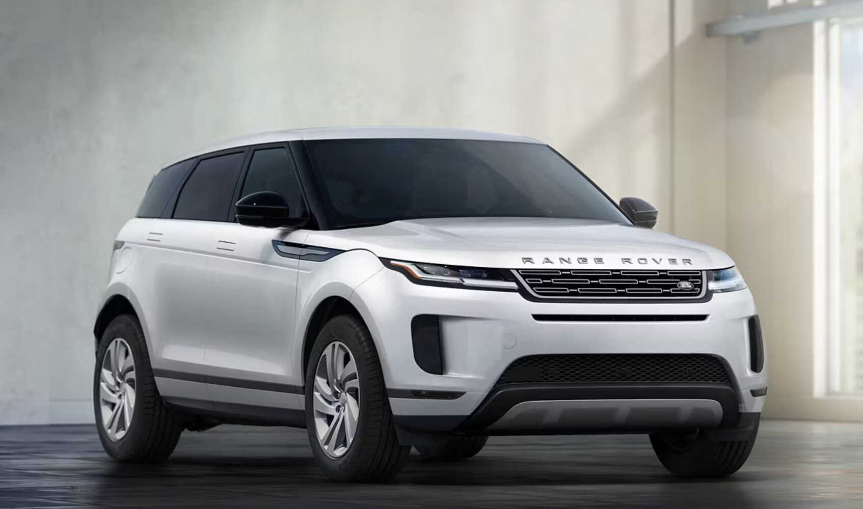 TITLE New Range Rover Evoque Showroom
