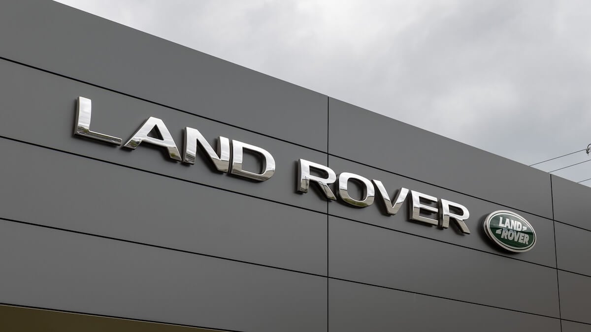 Land Rover signage on Land Rover New Rochelle