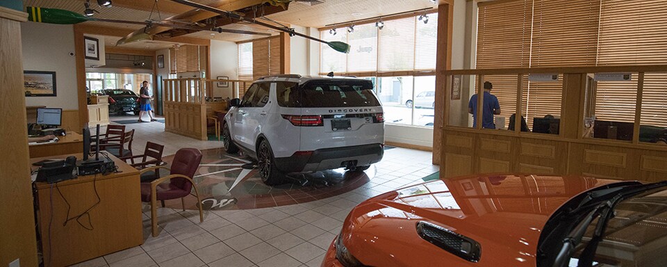 Land Rover Range Rover Financing Range Rover Velar front 3/4 view
