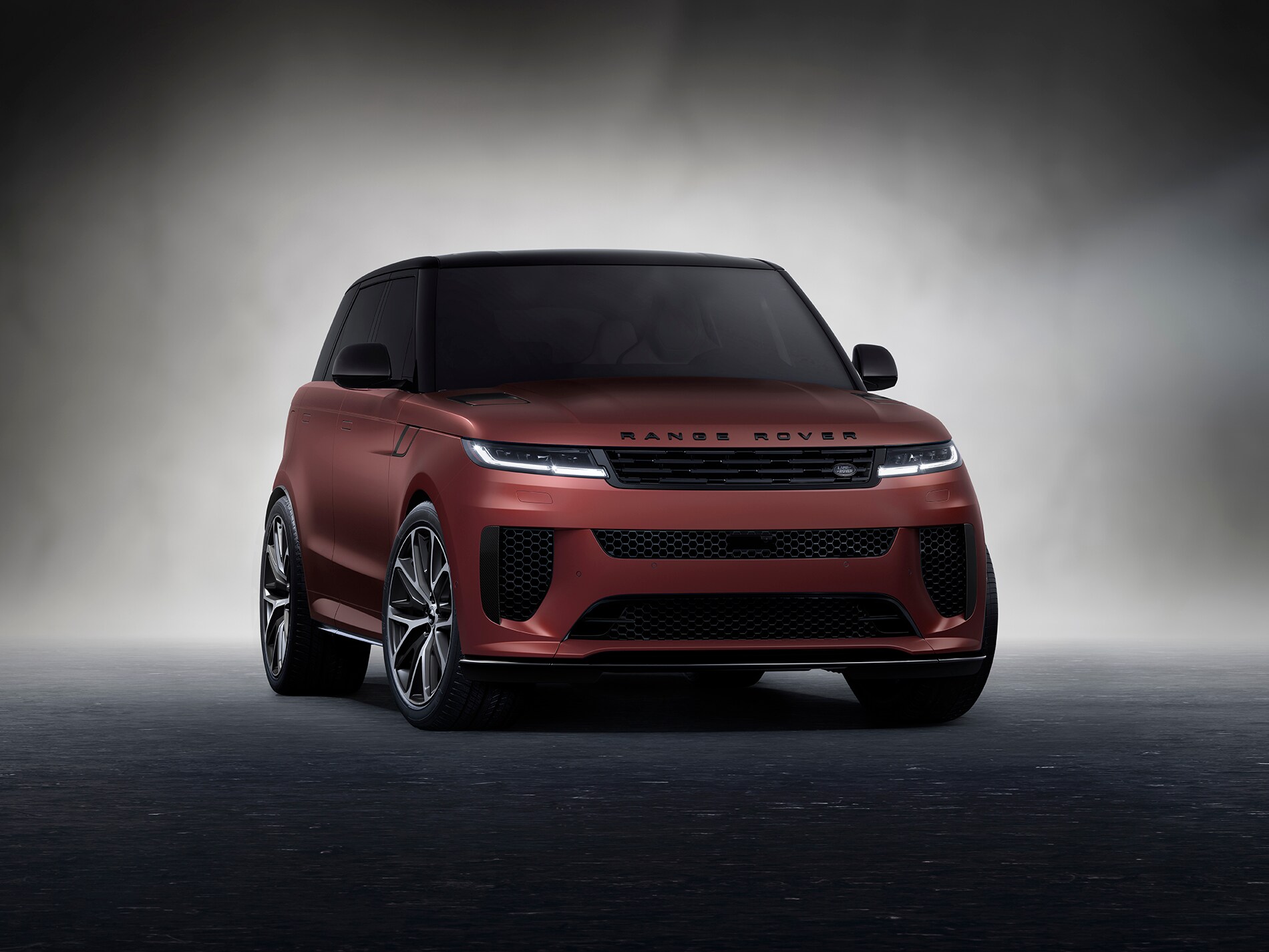 1st_image-_Range_Rover_Sport.jpg