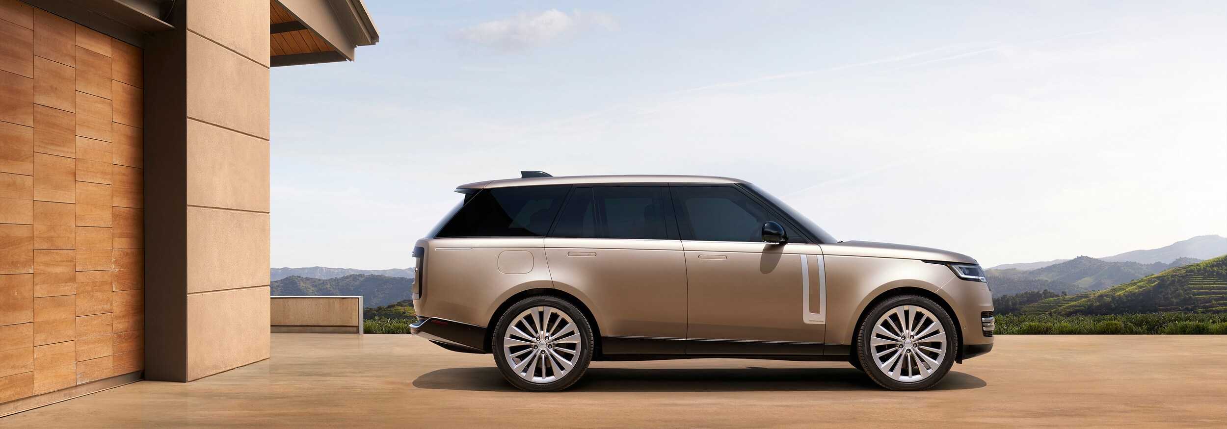2023-LandRover-RangeRover-StandardWheelbase-FirstEdition-SUV-L01.jpeg
