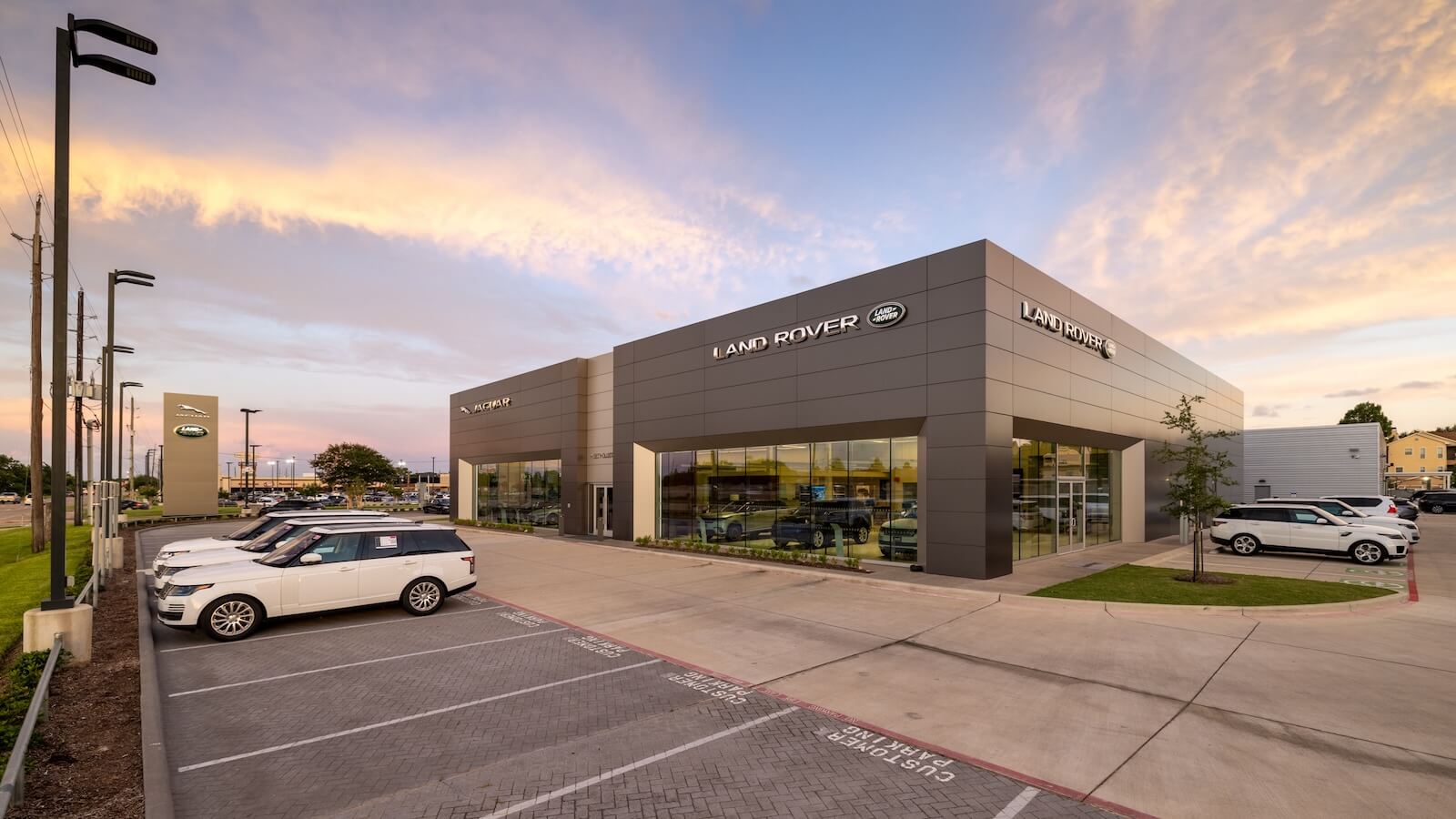 Exterior view of Land Rover West Houston