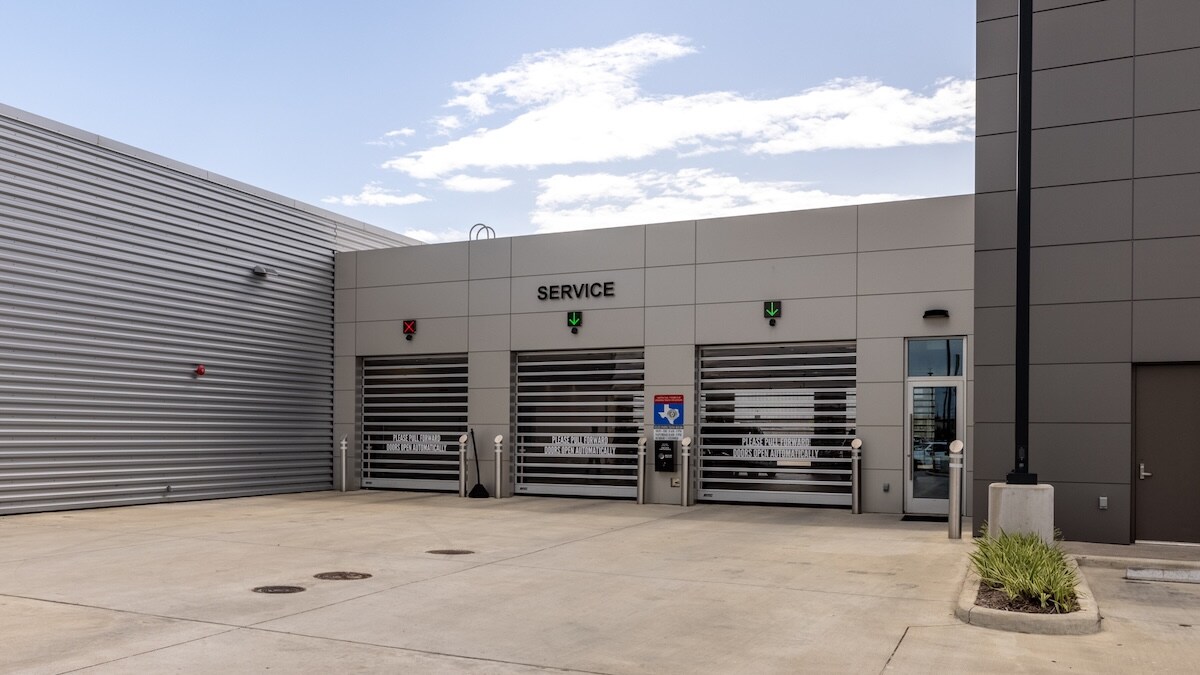 Land Rover West Houston Service Center entrance