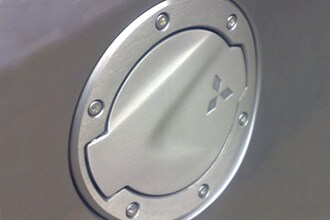 osp17_accAlloyFuelDoor.en-us.jpg