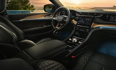 Jeep Grand Cherokee Summit Jeep Grand Cherokee Summit interior