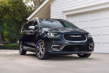 2022-Chrysler-Pacifica-Pinnacle-Van-L01 (2) (1).jpg