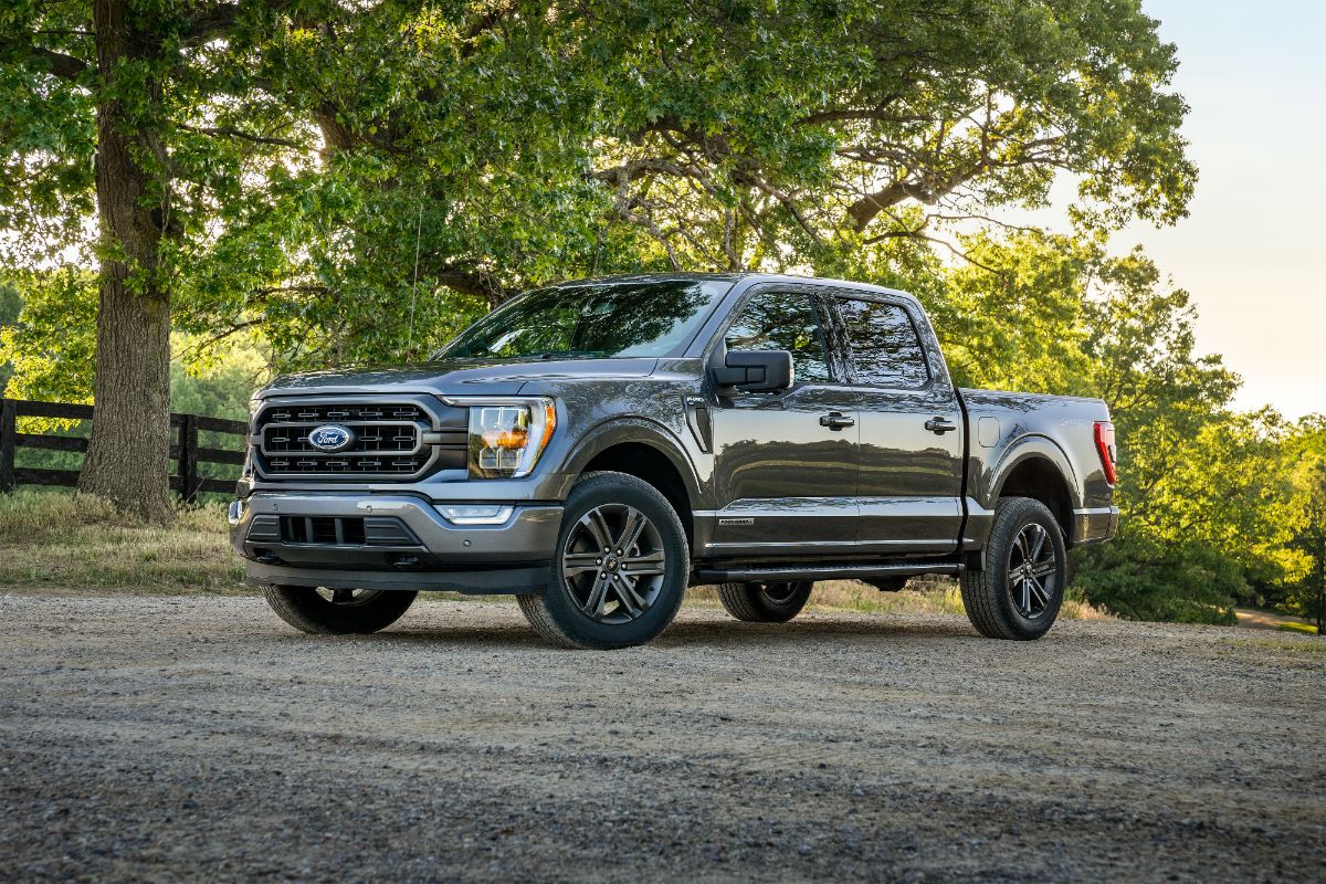 2021-Ford-F150-XLT-Base-CrewCab-Truck-L01 (1).jpg