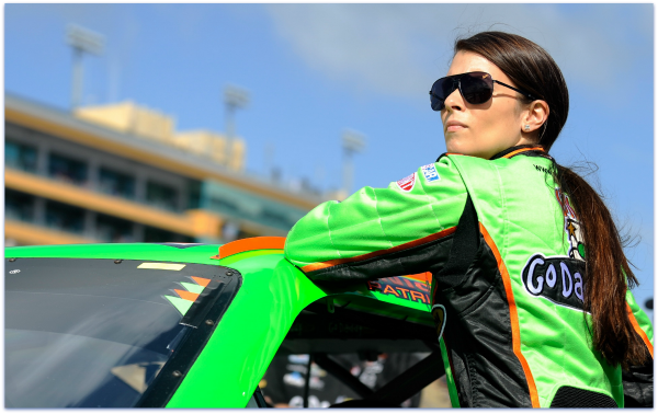 Danica Patrick get to know the Lauria Hyundai team.png