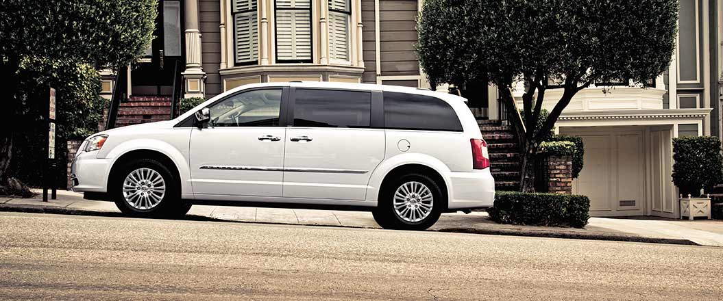 2015 Chrysler Town and Country Exterior Side View 2015 Chrysler Town and Country Exterior Side View
