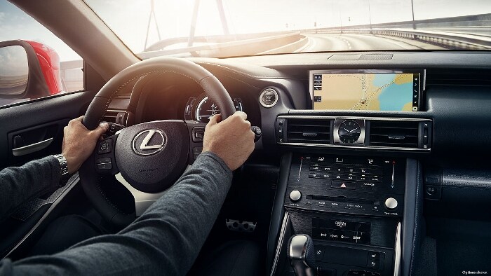 2017-Lexus-IS-F-Sport-Interior-Cockpit-(700x394).jpg