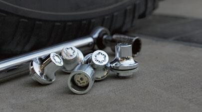 Lexus-alloy-wheel-l-1ocks.jpg