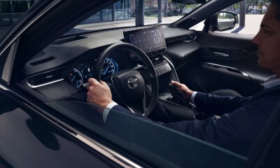 Toyota Venza interior man driving a Toyota Venza