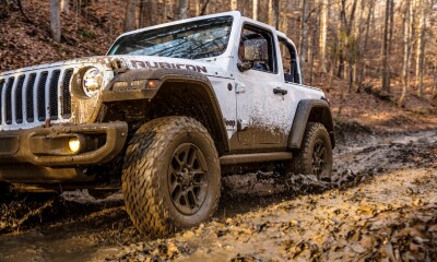 Jeep Wrangler Jeep Wrangler off-road in mud