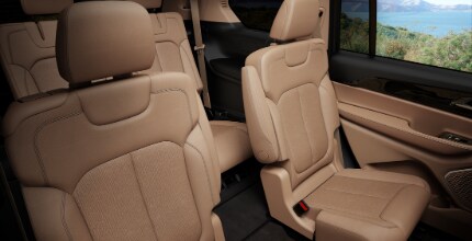 Jeep Grand Cherokee L interior interior shot of seating inside the Jeep Grand Cherokee L