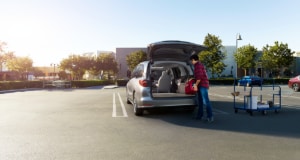 Honda Odyssey loading cargo into the Honda Odyssey