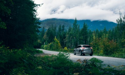 Hyundai Kona Hyundai Kona driving up a mountain