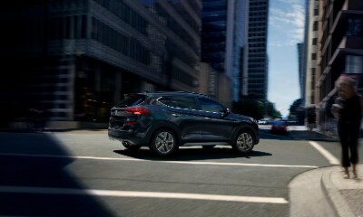 Hyundai Tucson Hyundai Tucson making a turn at an intersection