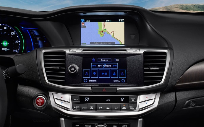 2014-honda-accord-hybrid-sedan-center-console.jpg