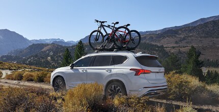Hyundai Santa Fe Hyundai Santa Fe off-roading with bikes
