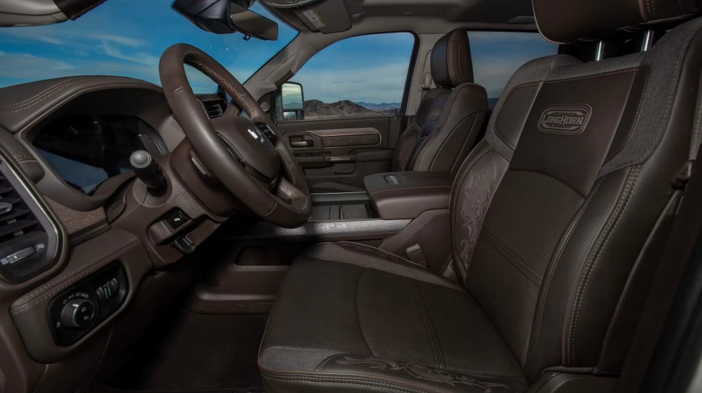 interior%20ram%203500%20luxury.jpg