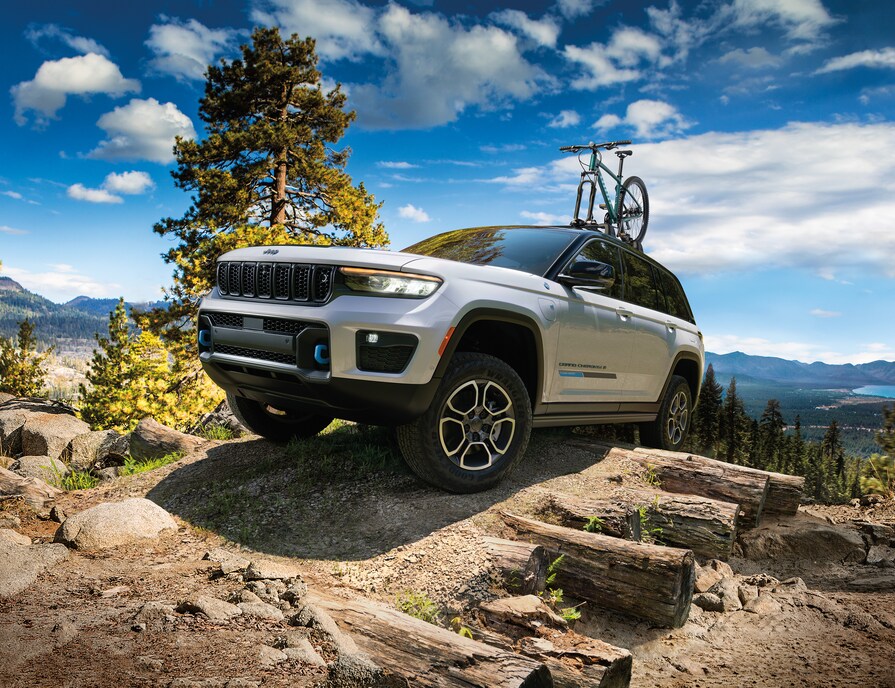2022-Jeep-GrandCherokeeWL-4xe-Trailhawk-SUV.png