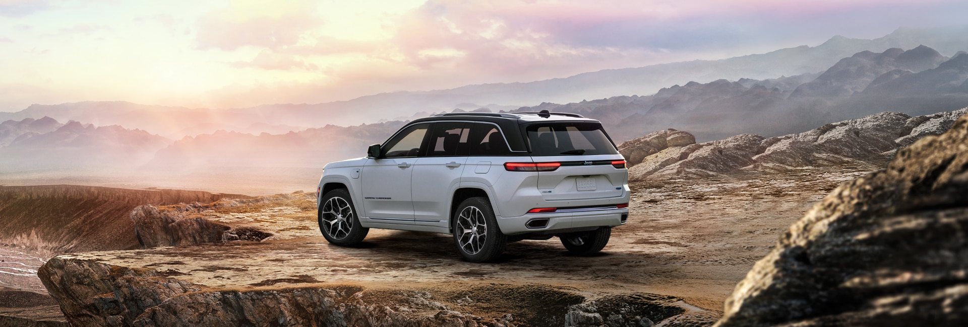 2023-Jeep-GrandCherokee-Summit-4xe-SUV-L01.png