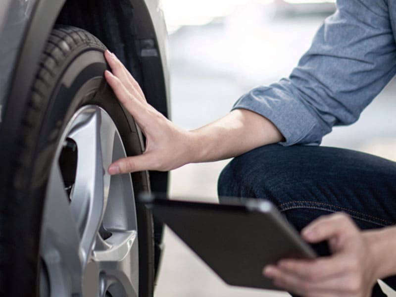 Vehicle Evaluation person inspecting a vehicle using a tablet device