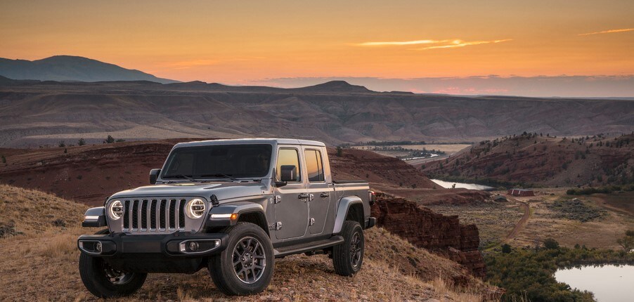 2020-Jeep-Gladiator-Overland-Truck-L03.jpeg