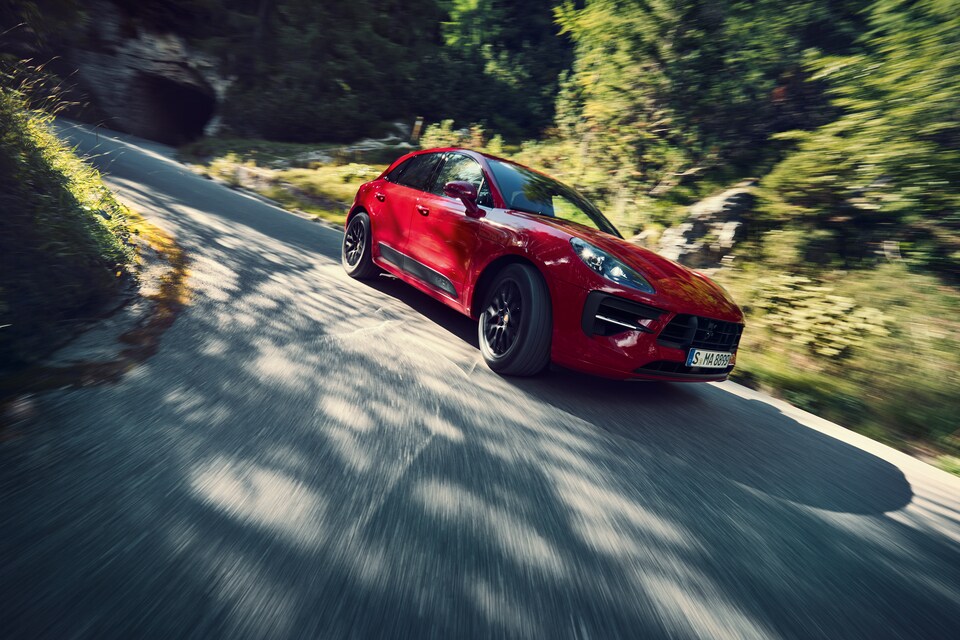 2024-Porsche-Macan-GTS-SUV-L06.jpeg