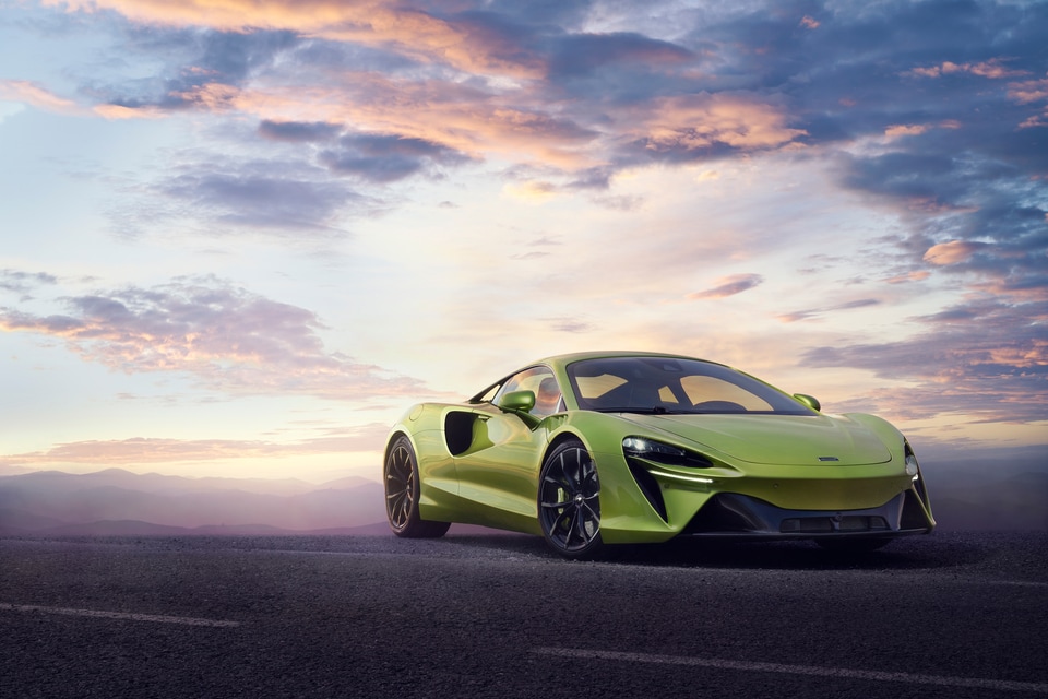 2024-McLaren-Artura-Green-Sedan-L03.jpeg