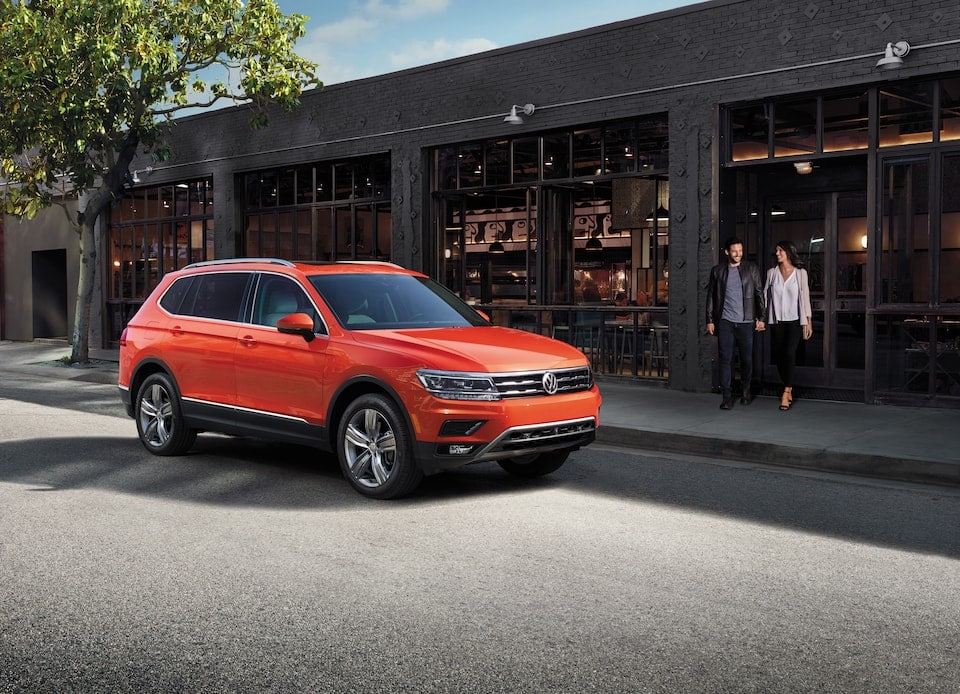 2018-Volkswagen-Tiguan-SELPremium-SUV-L03-min.jpeg