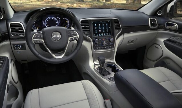 2022 Jeep Grand Cherokee Leather Interior.png gray leather interior of the Jeep Grand Cherokee