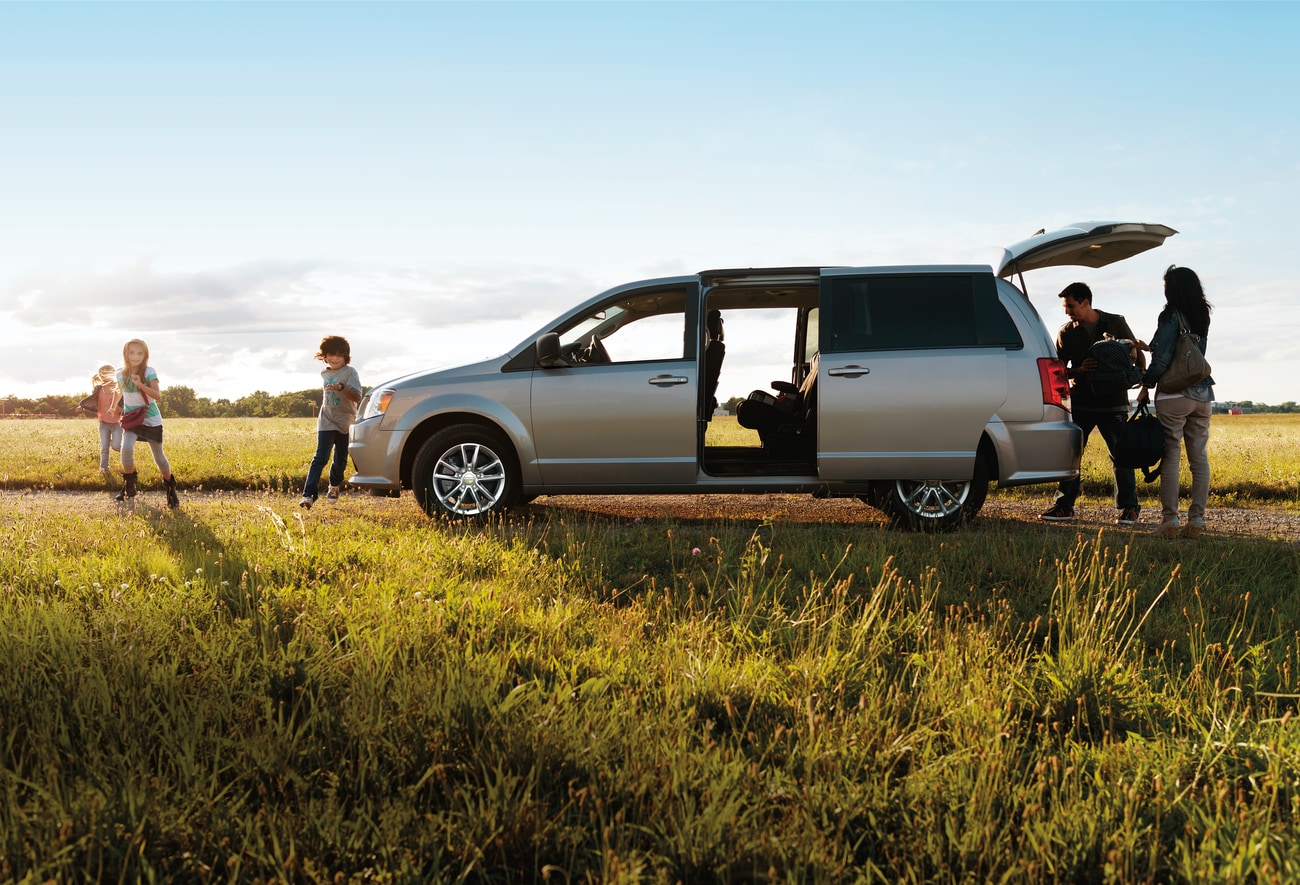 2019-Dodge-GrandCaravan-SXT-Van-L03.png