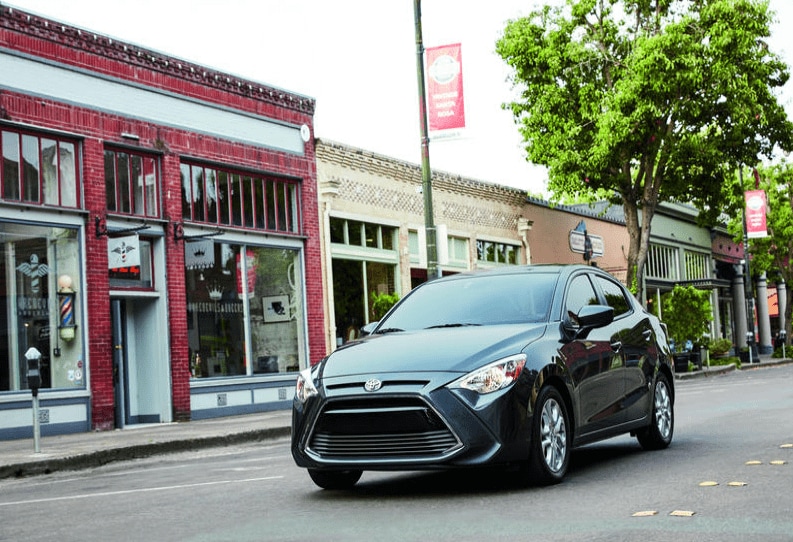 yaris_ia_exterior_image1-min.png