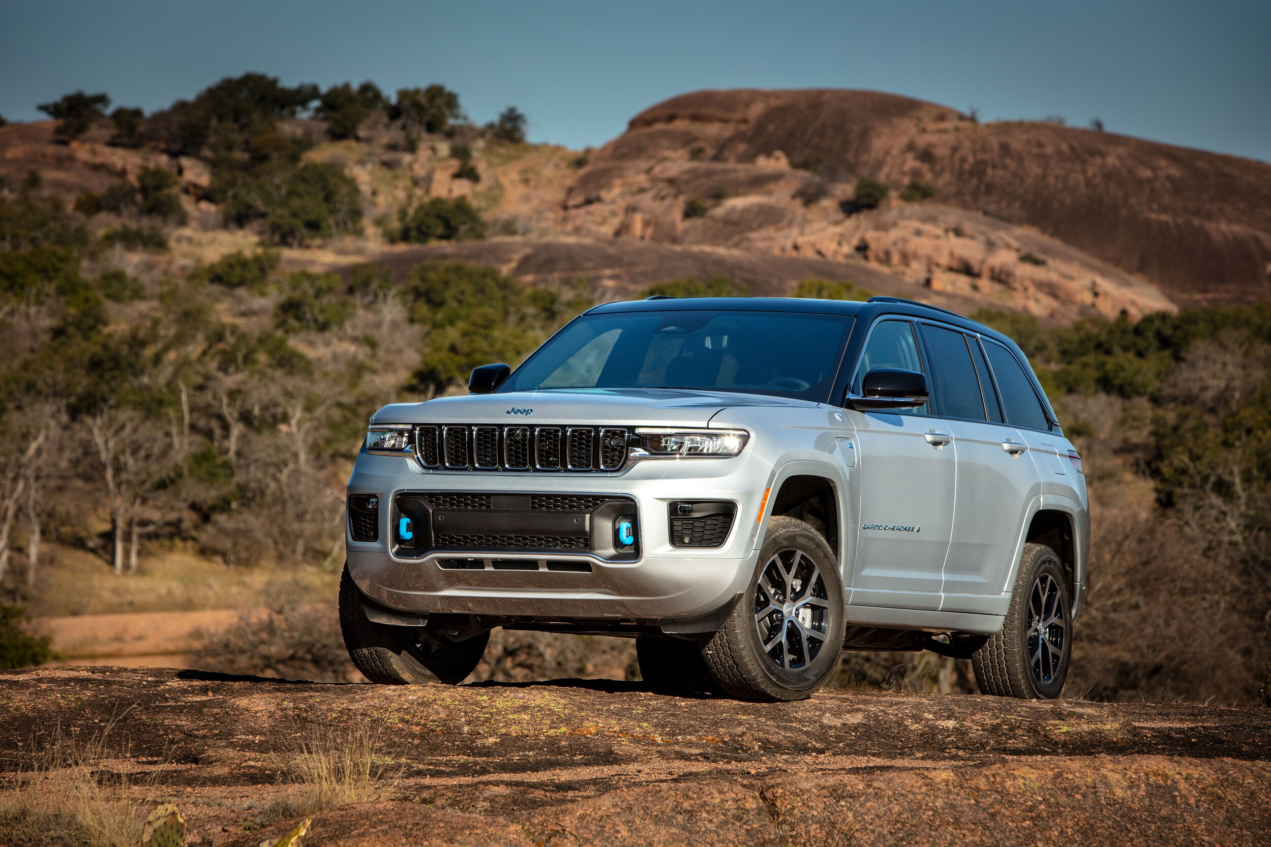 2024-Jeep-GrandCherokee-Overland-4xe-SUV-L02.jpg