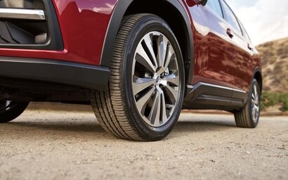 A 2021 Ascent showing 8.7 inch ground clearance.
