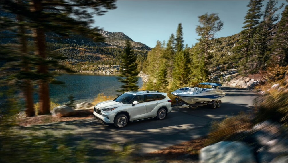 2025 Toyota Highlander towing boat near Austin, TX